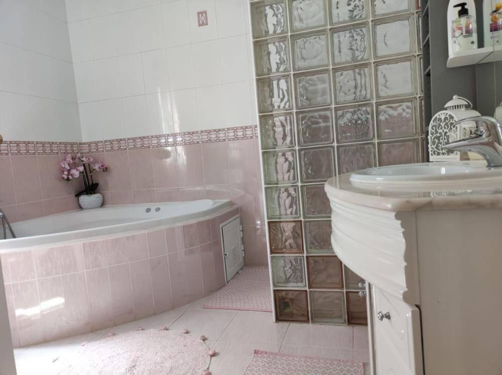 Chateau Angelique Villa Montroy Kültér fotó